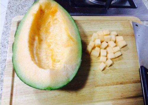 免费吃鸡哈密瓜套装,免费尝鲜!哈密瓜套装带你领略甜蜜滋味 第1张 免费吃鸡哈密瓜套装,免费尝鲜!哈密瓜套装带你领略甜蜜滋味 第1张